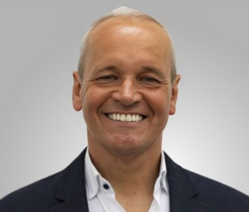 Stephen Attenborough en Experiencias LLC