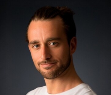 Alex Dakov en Experiencias LLC
