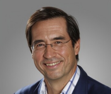 "Hire Mario Alonso Puig"